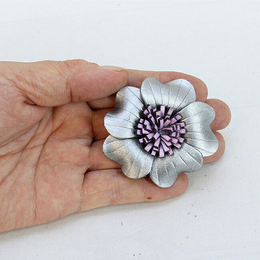 本革花びらブローチL6cm