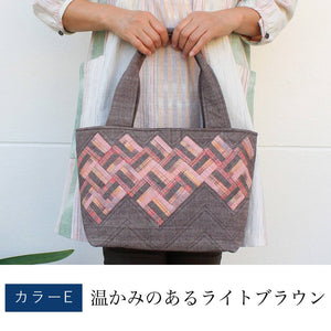 細かいパッチワークのトートバッグ