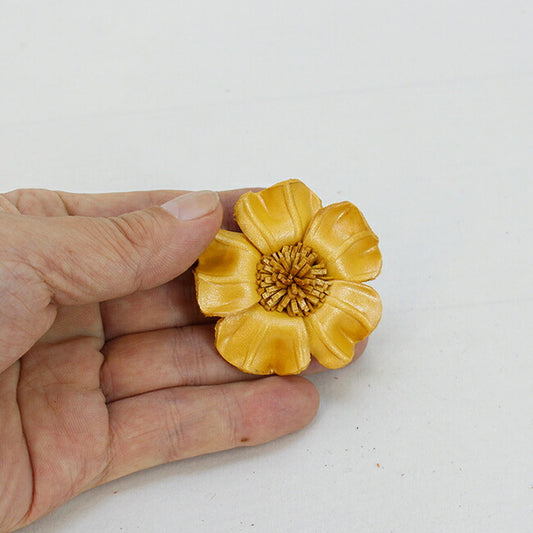 本革花びらブローチM5cm