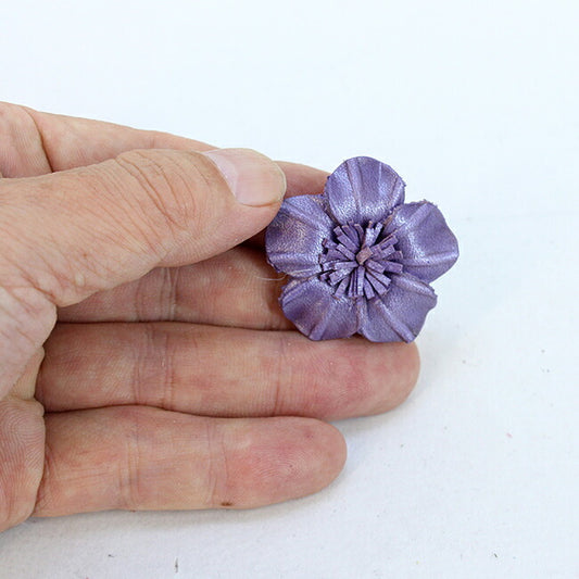 本革花びらブローチS3.7cm