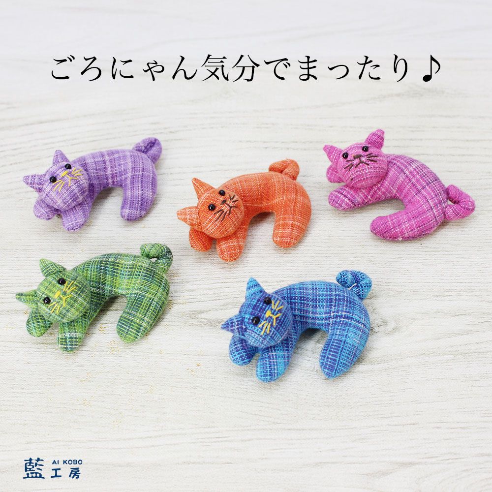 くつろぎネコブローチ